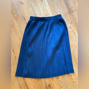 Elastic kneelength suede material skirt